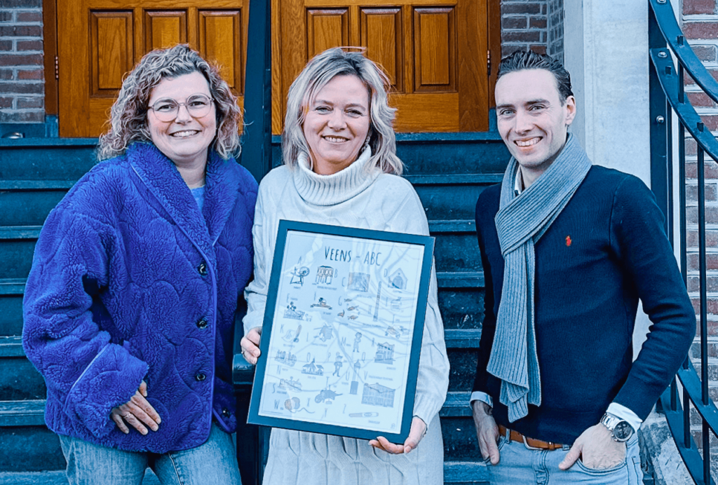 PosterPlaats Veens ABC poster maatwerk special edition voor Verloskundigen Veenendaal met Herma de Gooijer, Loes Bisselink en Jelle van Vliet