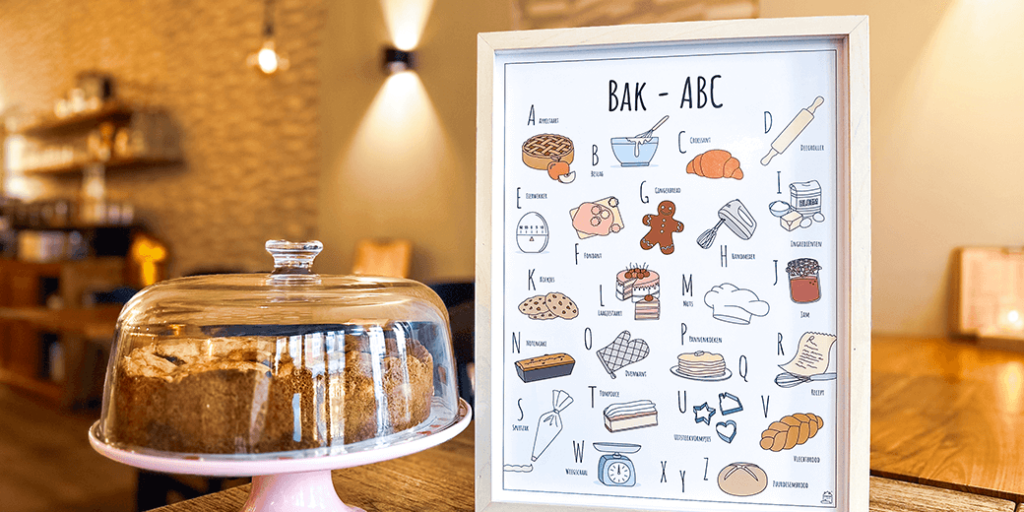 Blog over nieuw ABC poster Bakken in de lunchtent Lekker Bij Inge in Ede met een appeltaart erbij onder een stolp