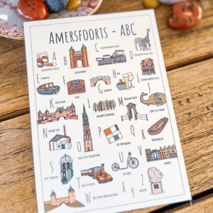 ABC ansichtkaart Amersfoort - Een unieke ansichtkaart met herkenbare en handgetekende illustraties van Amersfoort product afbeelding