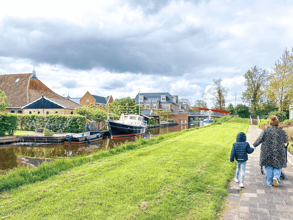 Blog over nieuw ABC poster Fryslân / Friesland bij een stelpboerderij in Ijlst in Fryslân / Friesland