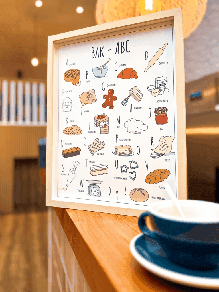Blog over onze lokale ABC posters: leuk voor koffiezaakjes, praktijken en etalages met de Bak ABC poster bij Lekker By Inge