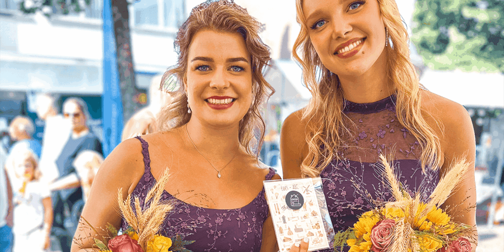 Blog over de Heideweek markten 2025 Vlegeldag Bennekom met de Heidehoogheden Heideprinses en Heidekoningin Merel Mulders en Zoë Bronnewasser