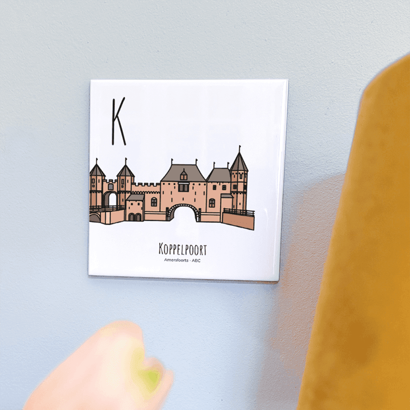 PosterPlaats ABC tegeltje Amersfoort met koppelpoort als leuk lokaal cadeau of relatiegeschenk