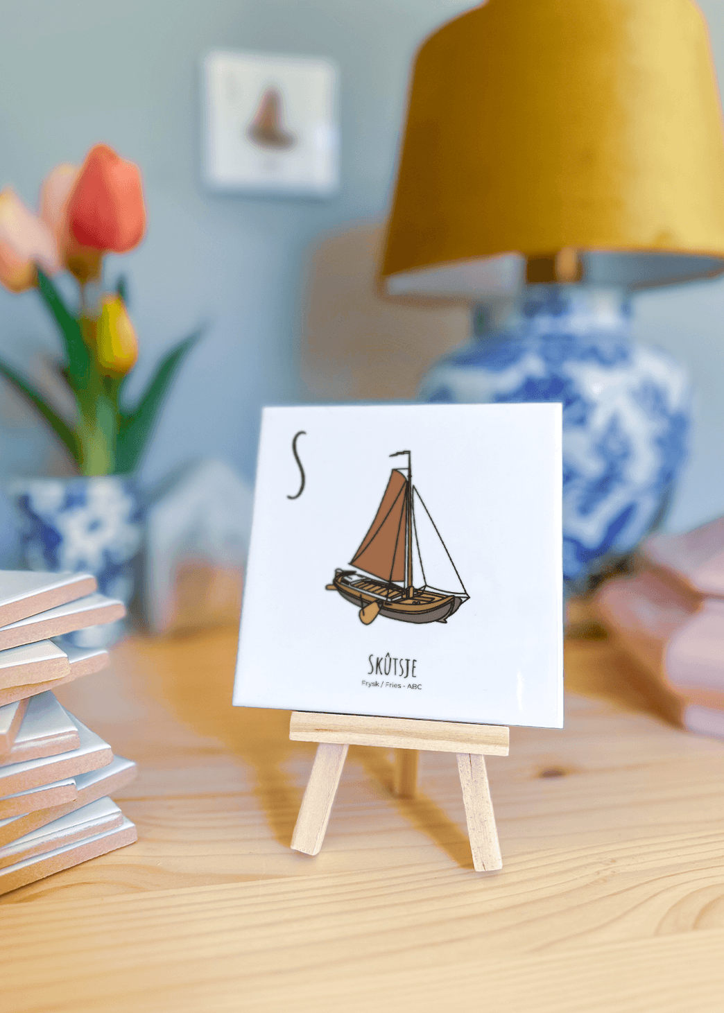 PosterPlaats ABC tegeltje Fryslan Friesland met skutsje als leuk lokaal cadeau of relatiegeschenk