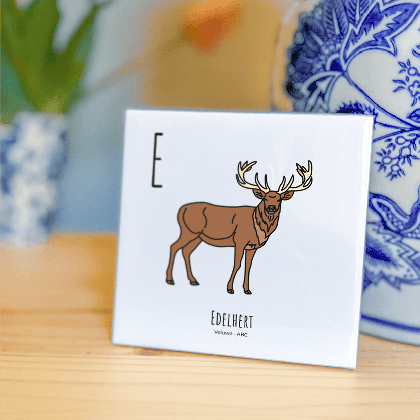 PosterPlaats ABC tegeltje Veluwe met Edelhert als leuk lokaal cadeau of relatiegeschenk