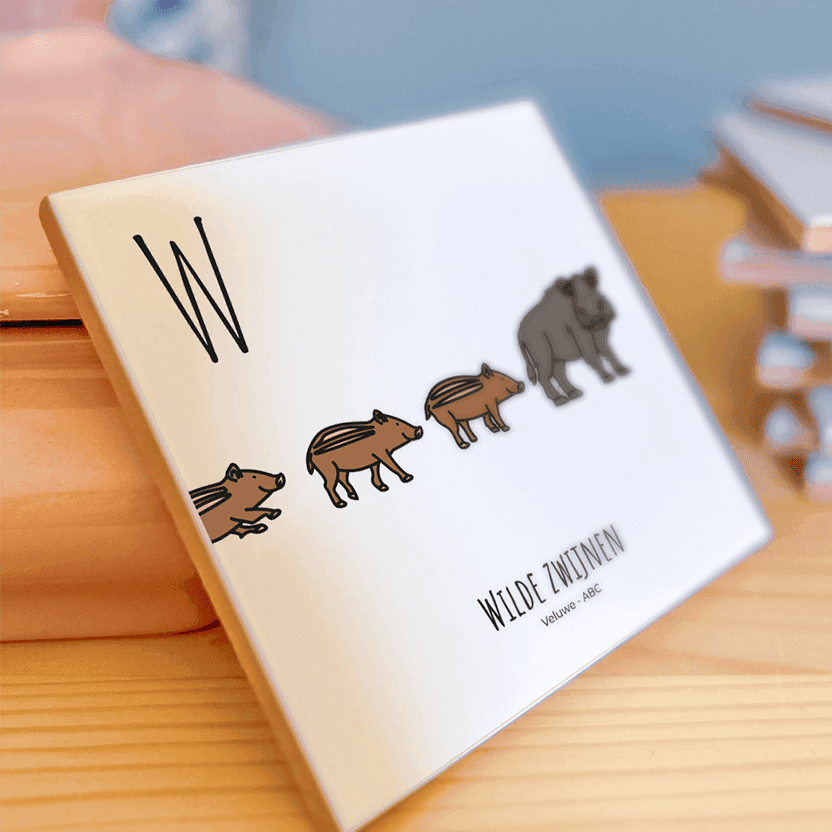PosterPlaats ABC tegeltje Veluwe met wilde zwijnen als leuk lokaal cadeau of relatiegeschenk