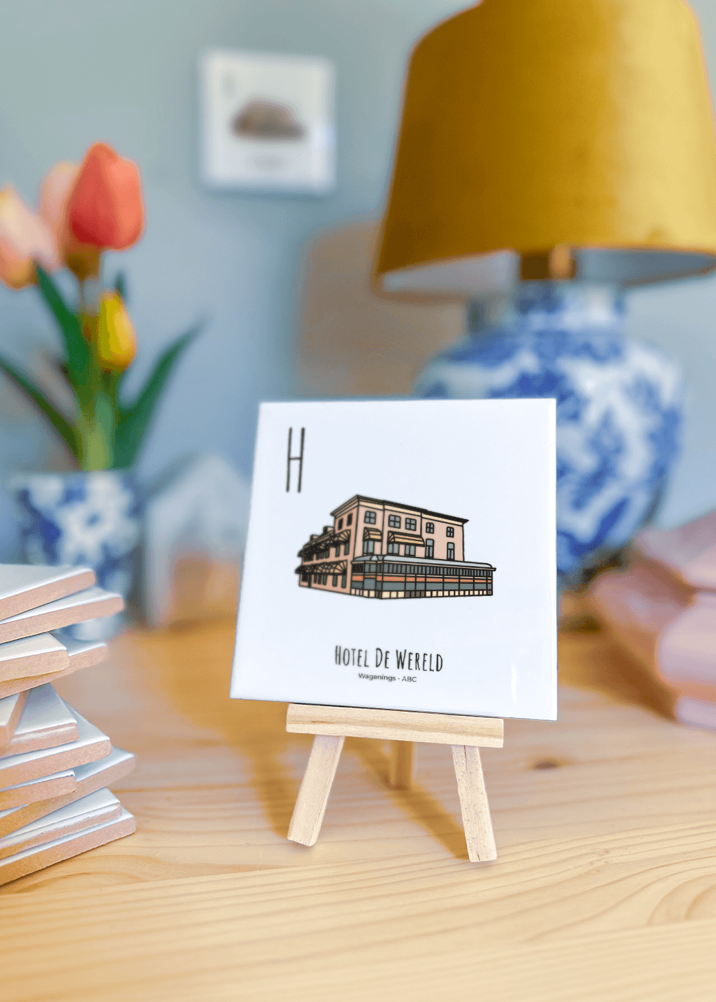 PosterPlaats ABC tegeltje Wageningen met hotel de wereld als leuk lokaal cadeau of relatiegeschenk
